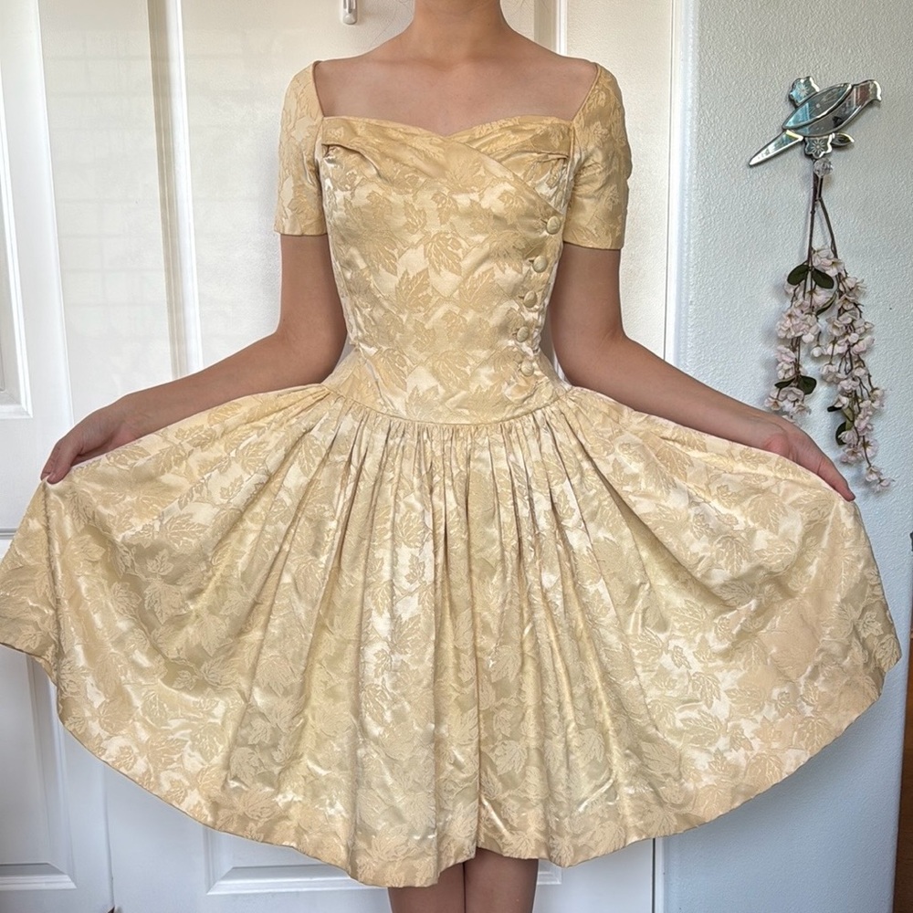 Vintage 1950s Bullocks The Ring 💍 cream floral brocade wedding dress M